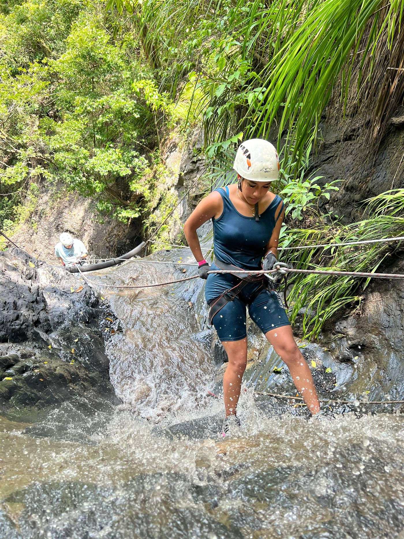 Torrentismo en cascadas naturales de Útica